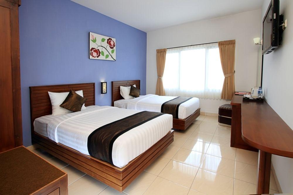 Maesa Hotel Ponorogo Exterior foto